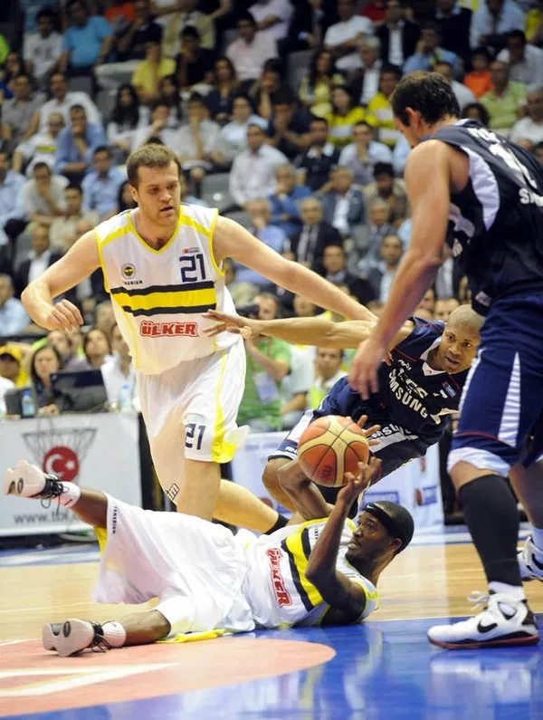 Fenerbahçe Ülker - Efes Pilsen