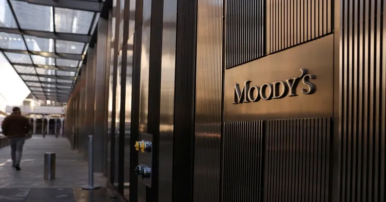 Moody’s Fransa’nın kredi notunu düşürdü