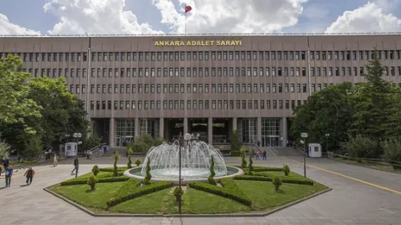 son-dakika-ankara-adliyesinde-akilalmaz-olay-adli-emanetten-para-calip-sanal-bahis-oynamis-skandali-babasi-ort-1775975882561.png