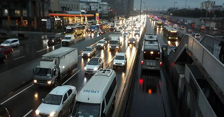 İstanbul trafiğinde yağmur yoğunluğu