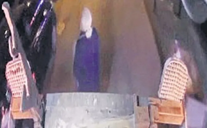 kamyon-soforunden-kan-donduran-savunma-isil-ogretmeni-ezdi-cop-poseti-sandim-dedi-1754801288158.jpg