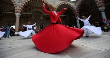 Selimiye Camii avlusunda Kadir Gecesı dolayısıyla semazen gösterisi