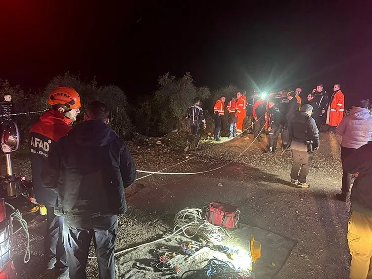 Falezlerden denize uçan otomobil aranıyor!