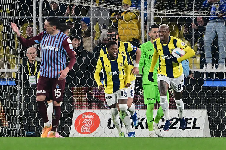 SON DAKİKA: Fenerbahçe-Trabzonspor maçında tartışma yaratan kararlar! Penaltı ve kırmızı kart beklentisi