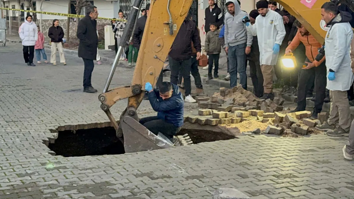 Manisa’da çöken yolda insan kafatası ve kemikler bulundu! Manisa’da çöken yolda insan kafatası ve kemikler bulundu!