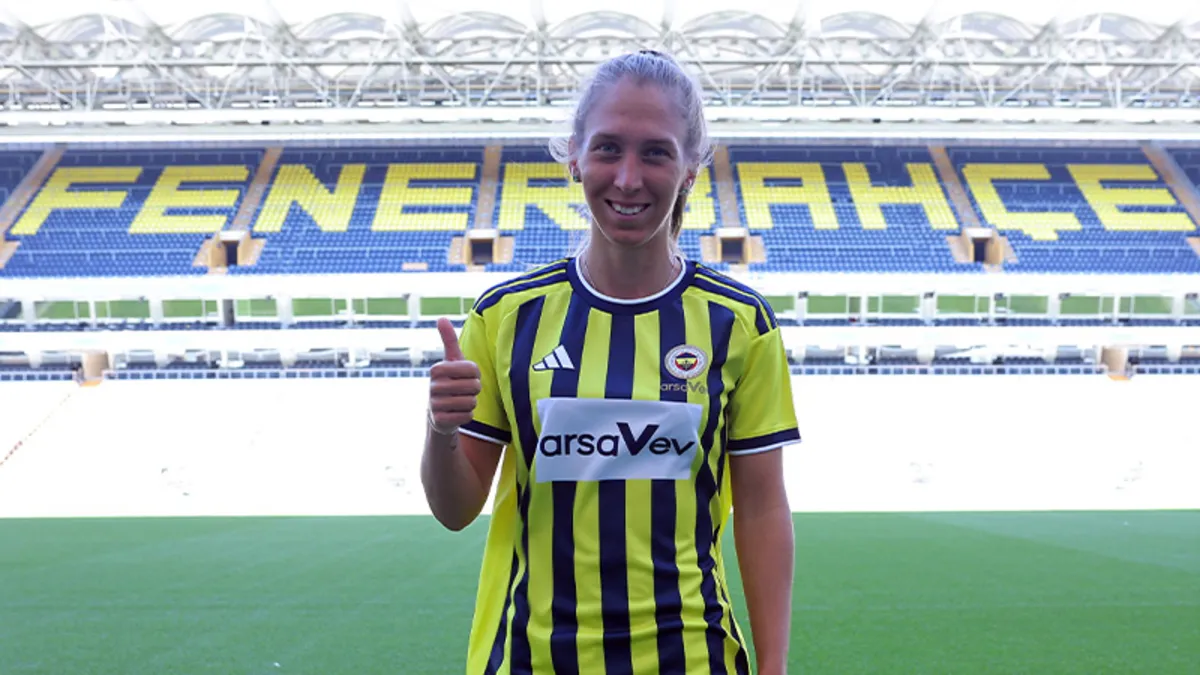 Zsanett Bernadett Kajan, Fenerbahçe’ye imza attı! Zsanett Bernadett Kajan, Fenerbahçe’ye imza attı!