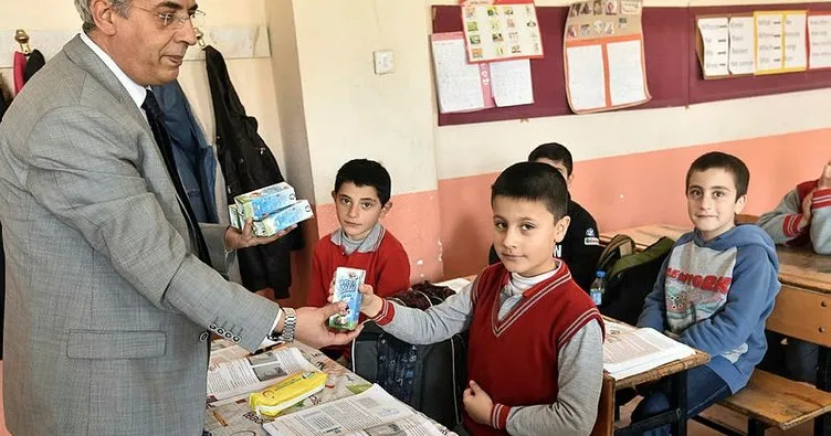 Ahlat’ta okul sütü dağıtımı başlandı