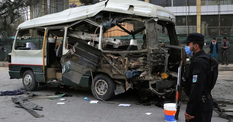 Kabil’de devlet memurlarını taşıyan minibüse saldırı! Ölü ve yaralılar var