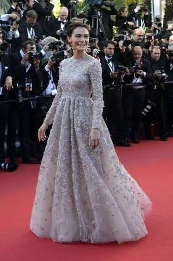 Cansu Dere ile Saadet Işıl Aksoy Cannes Film Festivali’ne katıldı