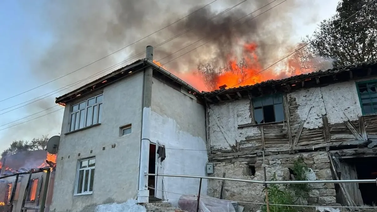Amasya’da yangın: 4 ev kül oldu! Amasya’da yangın: 4 ev kül oldu!