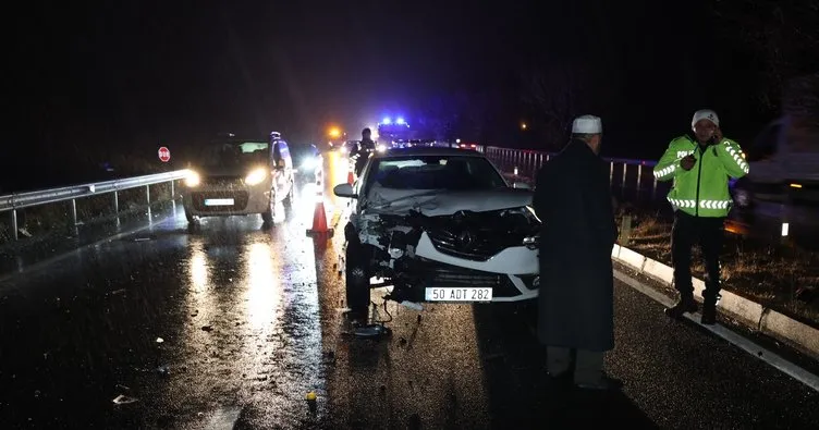 Nevşehir’de traktör ile otomobilin karıştığı trafik kazasında 2 kişi yaralandı