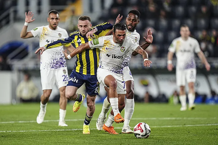 canli-super-ligde-fenerbahce-eyupspor-maci-1779040850430.jpeg