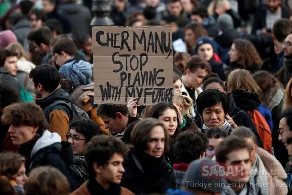 Binlercesi toplandı! Diz çöküp beklediler...