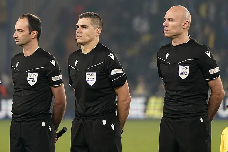 Son dakika haberi: Fenerbahçe - Lyon maçının hakeminden tepki çeken karar! Szymanski ile Kumbedi...