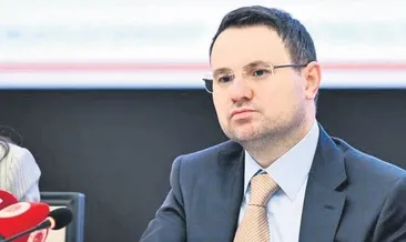 150 bin lirayı Türk Kızılay’a bağışladı