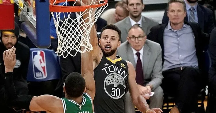 Curry 49 sayıyla Boston’u yıktı