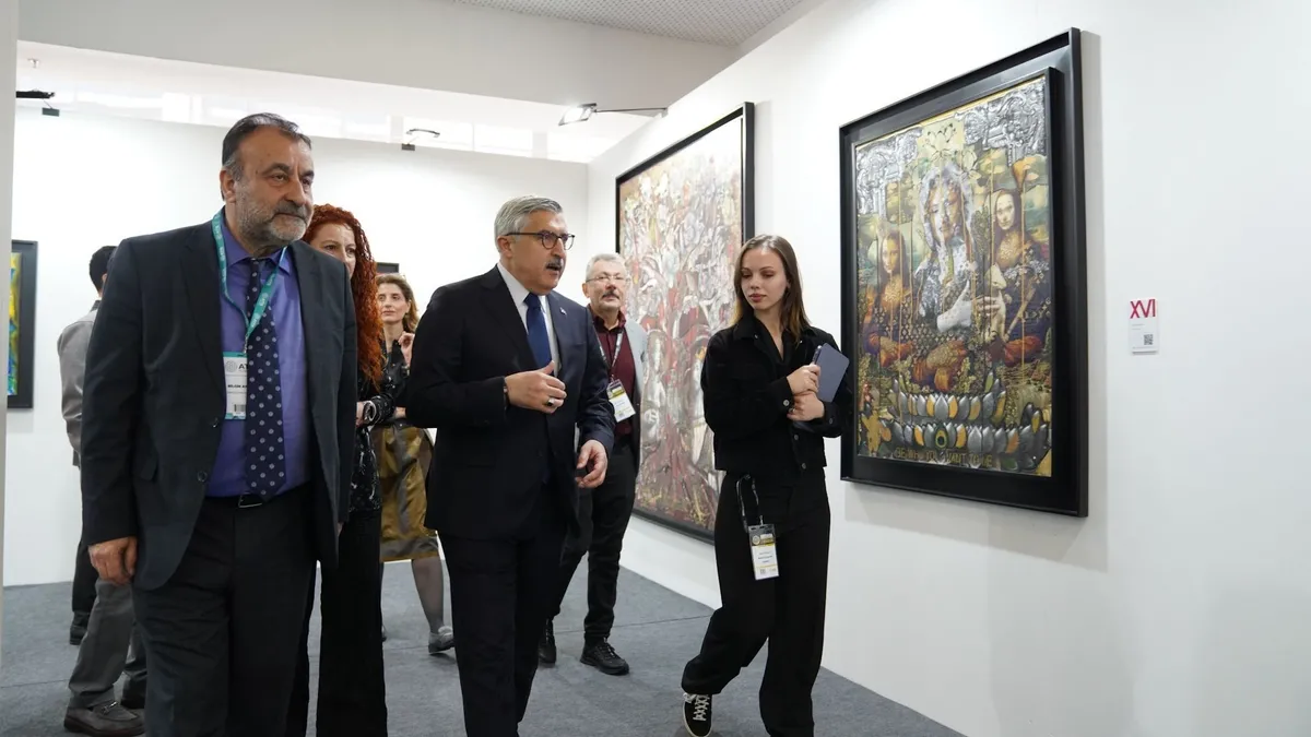 AK Parti Genel Başkan Yardımcısı Hüseyin Yayman ArtAnkara 12. Uluslararası Çağdaş Sanat Fuarını ziyaret etti AK Parti Genel Başkan Yardımcısı Hüseyin Yayman ArtAnkara 12. Uluslararası Çağdaş Sanat Fuarını ziyaret etti