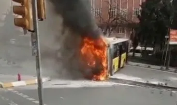 Seyir halindeki otobüs alevlere teslim oldu #istanbul