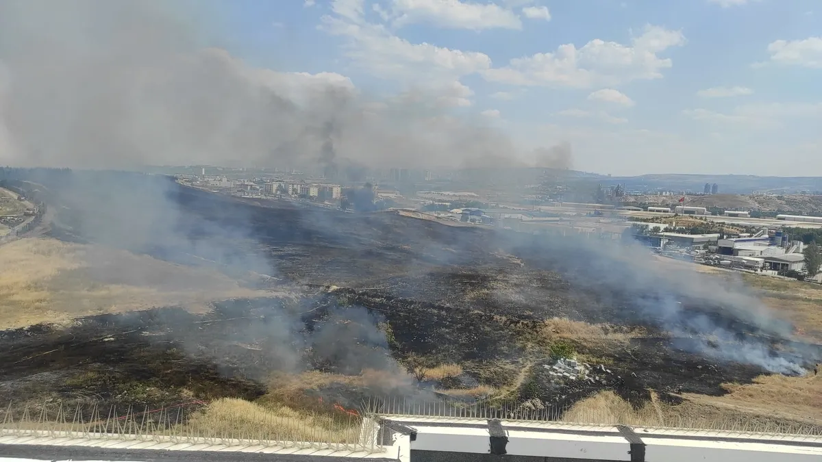 Ankara'daki yangın sonrası güvenlik kamerasına yansıyan şüpheli görüntüleri.