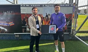 Başakşehir formasıyla 500. maçına çıkan Mahmut Tekdemir’e taraftarlardan ödül