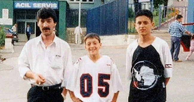 mesut ozil in cocukluk fotografi olay