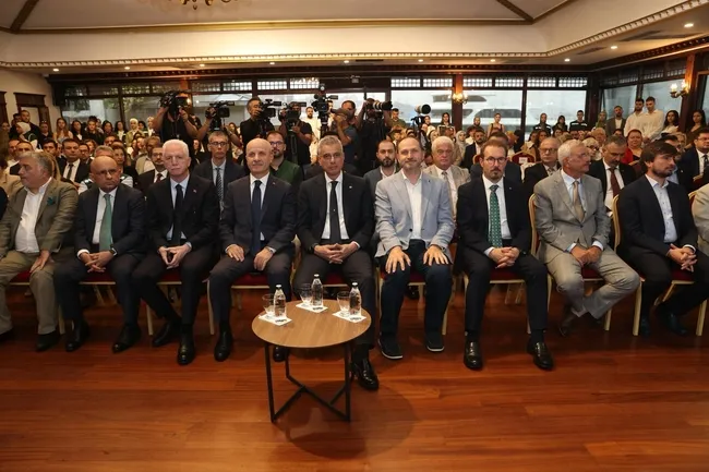 yok-baskani-ozvardan-dumansiz-kampus-mesaji-bagimliliklar-toplum-icin-ciddi-bir-tehdit-1783185704612.jpg YÖK Başkanı Özvar'dan