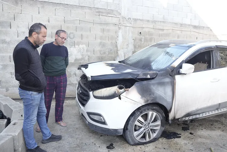 SON DAKİKA | Yahudi sivil terörist zulmü! Filistinlilerin evlerini ateşe veriyorlar