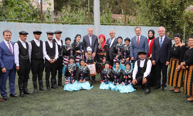 Başkan Erdoğan'a Rize ve Trabzon'da vatandaşlardan yoğun ilgi