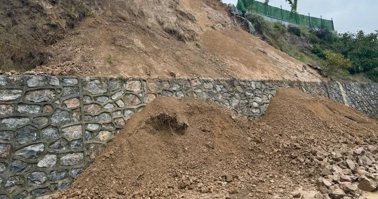Sakarya’da heyelan! D-100 kara yolunda ulaşım kontrollü sağlanıyor