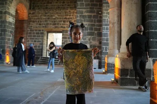 kultur-yolu-festivalinin-ilk-gununde-farkli-sanat-dallari-bir-araya-geldi-1791702357260.jpg