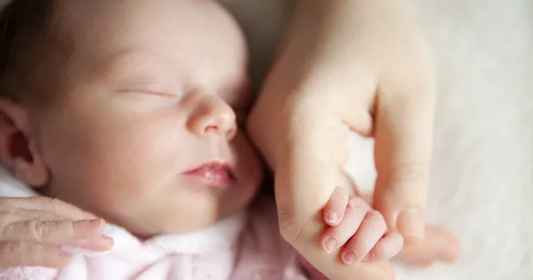 Bebeklerde el ve ayak terlemesi neden olur?