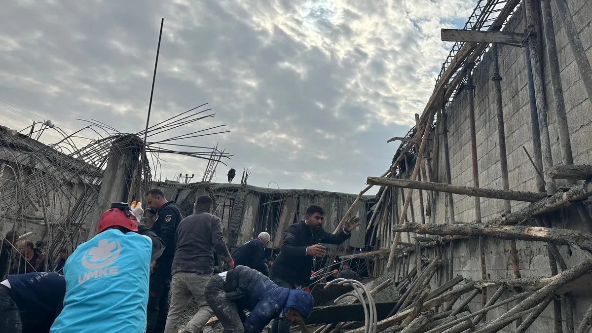 Şanlıurfa’da çökmede hayatını kaybeden 2 çocuk toprağa verildi Şanlıurfa’da çökmede hayatını kaybeden 2 çocuk toprağa verildi