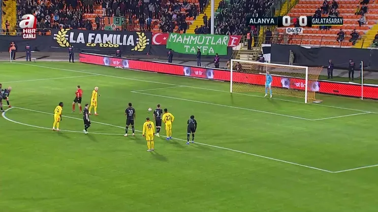 Galatasaray penaltı kazandı! Cimbom Barış Alper Yılmaz'ın bu golüyle öne geçti