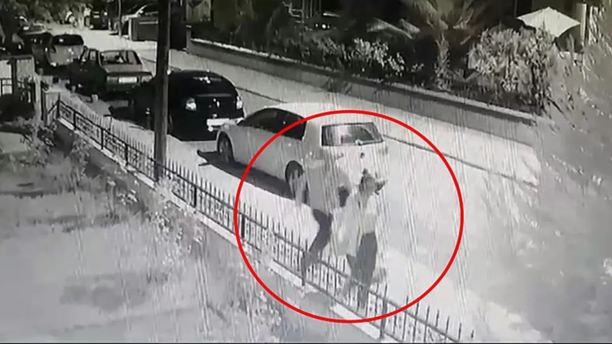 Genç kadına sokak ortasında bıçaklı saldırı Genç kadına sokak ortasında bıçaklı saldırı