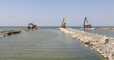 Van Gölü'nde 2 milyon 165 bin metreküp dip çamuru çıkarıldı #van