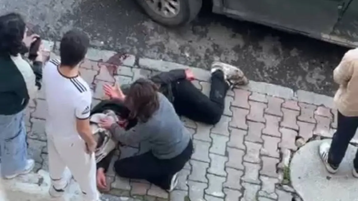 Sultangazi’de cani koca dehşet saçtı: Boşanma aşamasındaki eşinin sevgilisini başından bıçakladı! Sultangazi’de cani koca dehşet saçtı: Boşanma aşamasındaki eşinin sevgilisini başından bıçakladı!