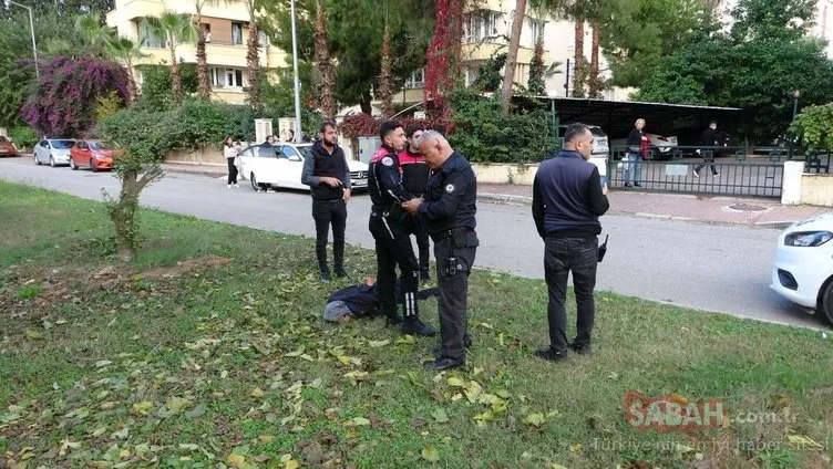 Antalya'da evlat vahşeti: Annesini boğazından bıçaklayarak öldürdü!