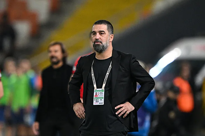 arda-turan-teknik-direktor-olarak-ilk-kez-rams-parkta-1733055510318.jpg