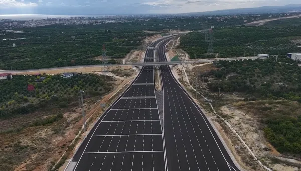 bakan-uraloglu-tarih-verdi-mersinin-yeni-otoyolu-trafige-aciliyor-2-saatlik-yol-18-dakikaya-dusecek-1792224537662.jpeg