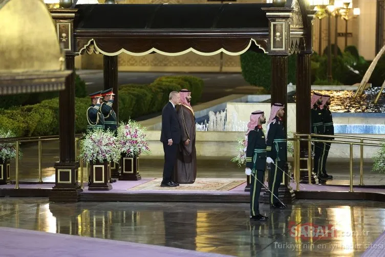 SON DAKİKA! Başkan Erdoğan ve Prens Selman arasında önemli görüşme! Suudi Arabistan’da resmi törenle karşılandı: İşte o kareler...