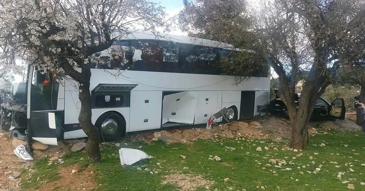 Kahramanmaraş’ta liselileri taşıyan otobüs kaza yaptı: 20 yaralı