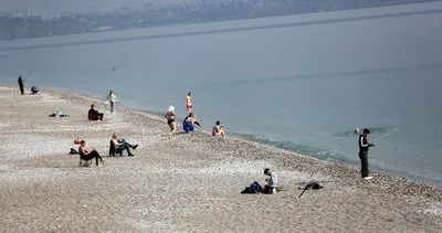 İki günlük yağışın ardından açan güneşi görenler denizde koştu #antalya