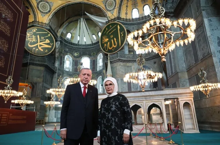 Cumhurbaşkanı Erdoğan ve MHP lideri Bahçeli Ayasofya Camii'nde incelemelerde bulundu