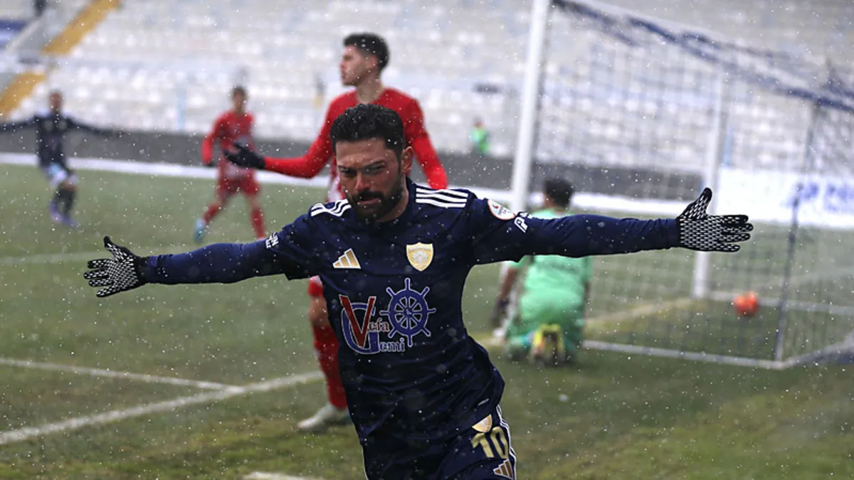 Trendyol 1. Lig: Erzurumspor, Sarıyer'i 4 golle geçti! Trendyol 1. Lig: Erzurumspor, Sarıyer'i 4 golle geçti!