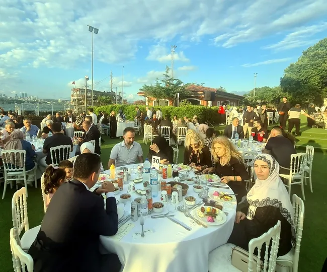 vali-gul-15-temmuzda-milletimiz-dosta-dusmana-turkiyede-elini-kolunu-sallayarak-darbe-yapilamayacagini-gosterd-1783980421769.jpg Vali Gül: “15 Temmuzda milletimiz dosta düşmana Türkiye’de elini kolunu sallayarak darbe yapılamayacağını gösterdi”