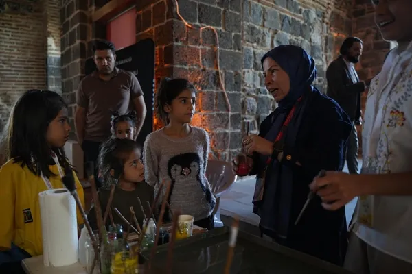 kultur-yolu-festivalinin-ilk-gununde-farkli-sanat-dallari-bir-araya-geldi-1791702366429.jpg