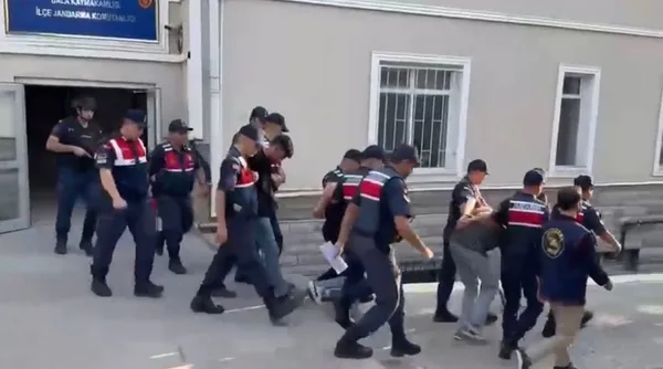 son-dakika-ankaradaki-konteyner-cinayetinde-o-detaya-sabah-ulasti-katil-yani-basimizdaymis-meger-1752642093195.jpg SON DAKİKA! Ankara'daki konteyner cinayetinde o detaya SABAH ulaştı!