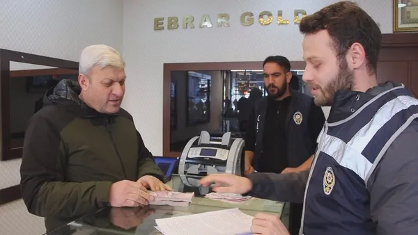 karliova-ilcesinde-80-bin-tllik-sahte-altin-dolandiriciligi-1736861041584.jpg