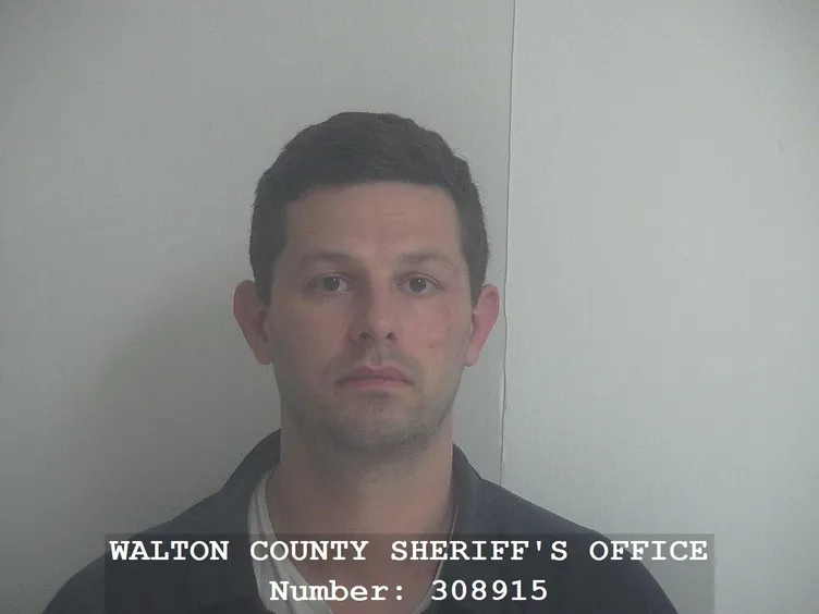 Evlat edindikleri çocuklarına istismarda bulunan sapkın eşcinsel çifte 100 yıl hapis cezası!