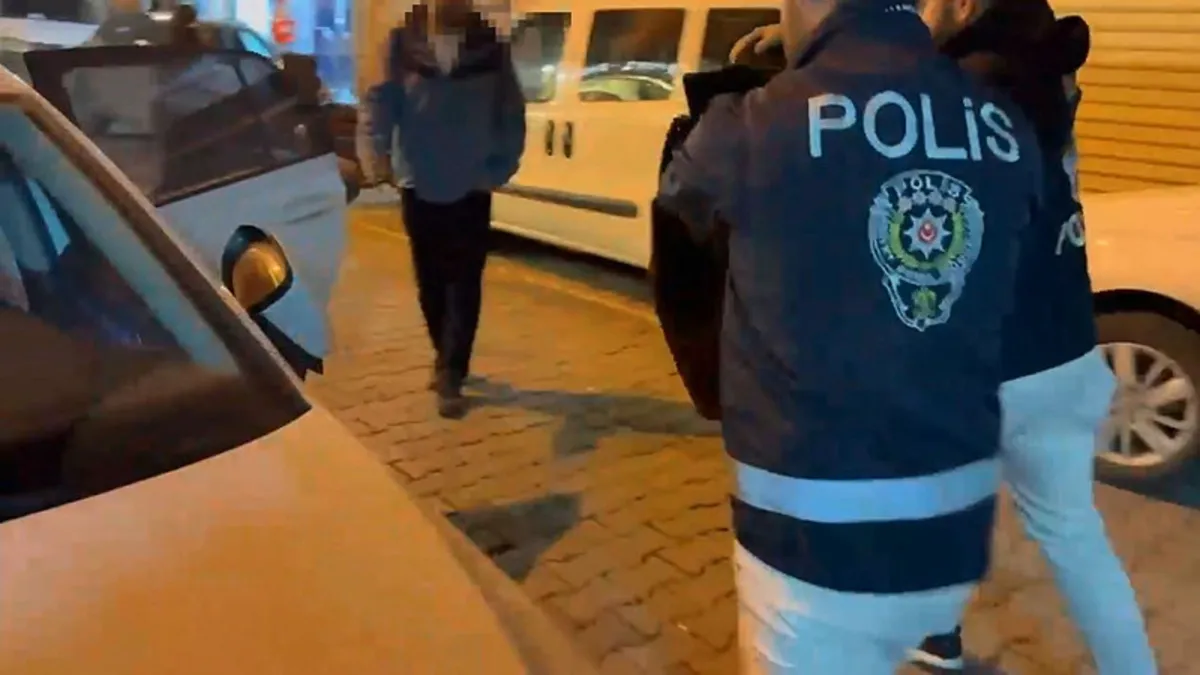 Fatih’te banka hırsızı kaçarken paraları düşürmüştü: Yolda çarptığı adam o anları anlattı! Fatih’te banka hırsızı kaçarken paraları düşürmüştü: Yolda çarptığı adam o anları anlattı!